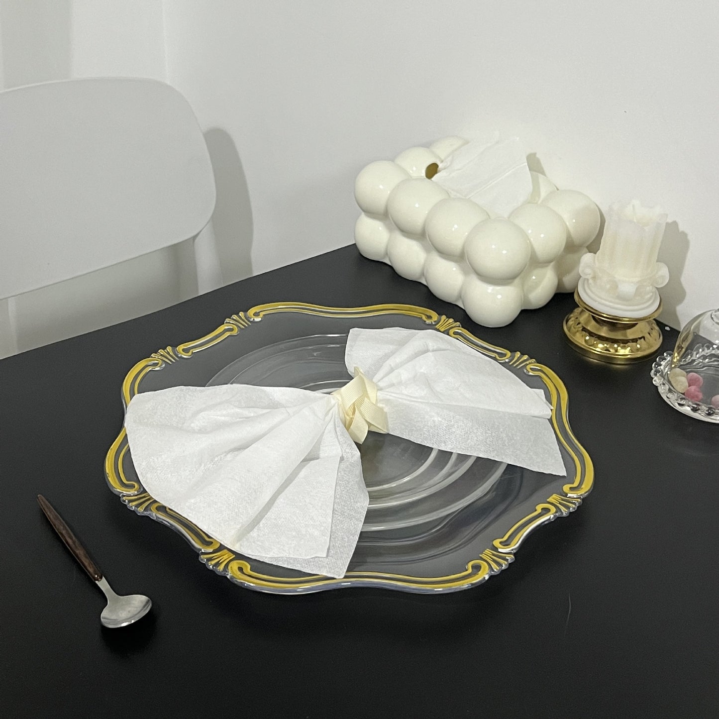 uniquelina 13inch Round plastic Gold Rim Charger Plates Charger Plates for Dinner,Wedding,Party,Event Decoration.