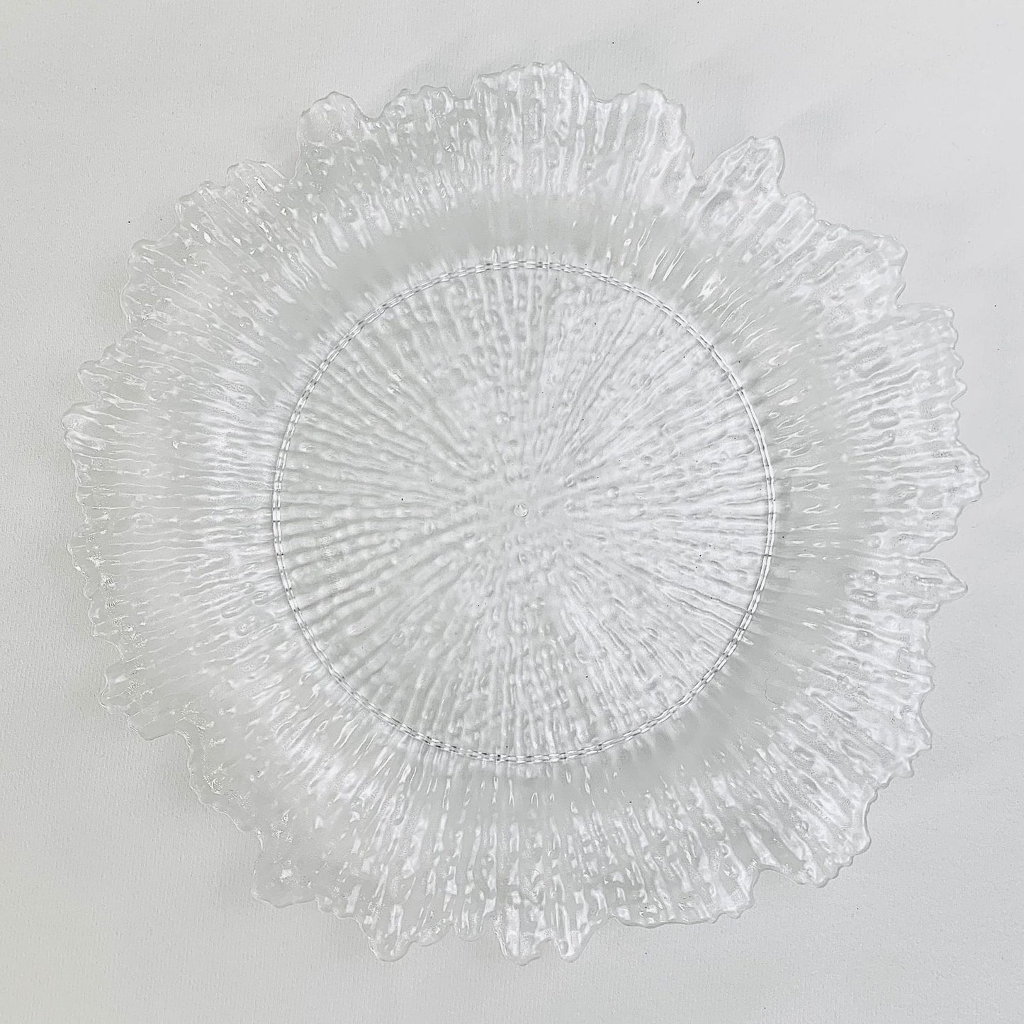 Uniquelina vente en gros assiettes de chargeur à bord rond en plastique de 13 pouces assiettes de chargeur en plastique doré de récif rond doré pour le dîner, le mariage, la fête, la décoration d'événements.
