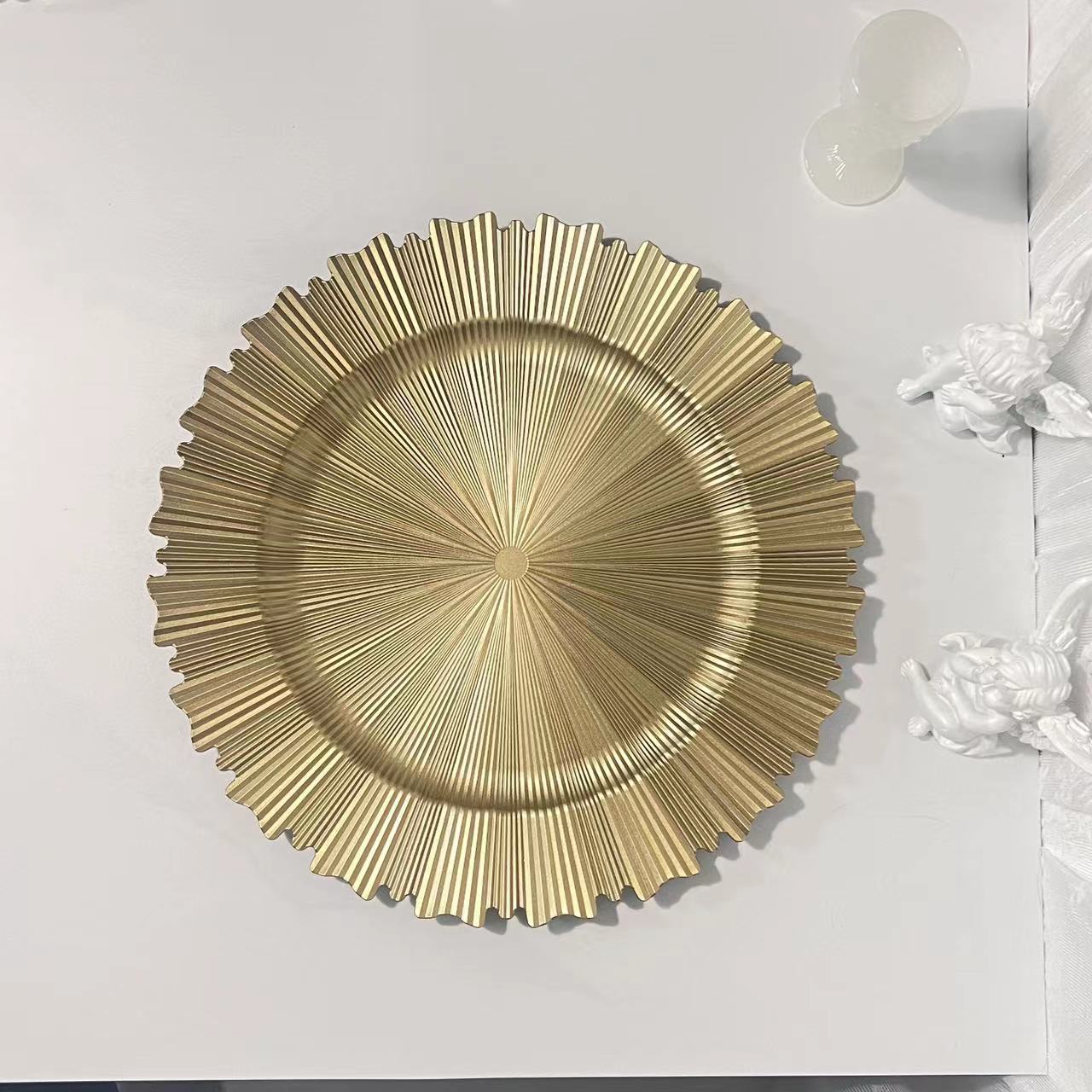 Uniquelina wholesale 13inch Round plastic Rim Charger Plates Gold Round Reef gold plastic Charger Plates for Dinner,Wedding,Party,Event Decoration
