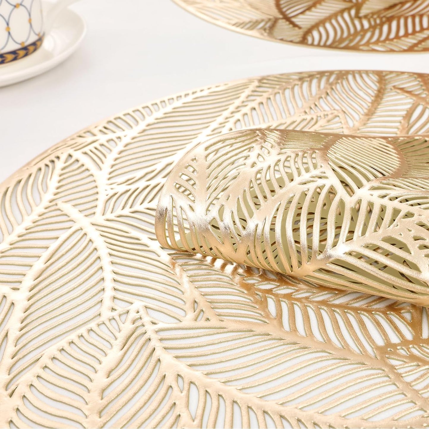 12 Pack Round Pressed Vinyl Placemats Metallic Place Mat Laminated Leaf Placemats Non-Slip Heat Insulation Kitchen Washable Table Mats Decoration Gold