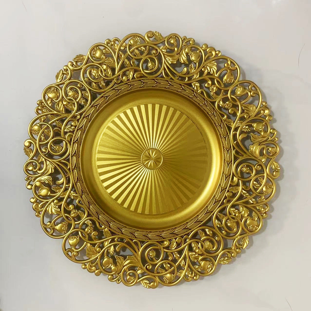 uniquelina Wholesale Baroque Metallic Charger Plates, Bulk French Style Decor, Ornate Charger Plates, Rustic Farm Table Decor (4, Gold)